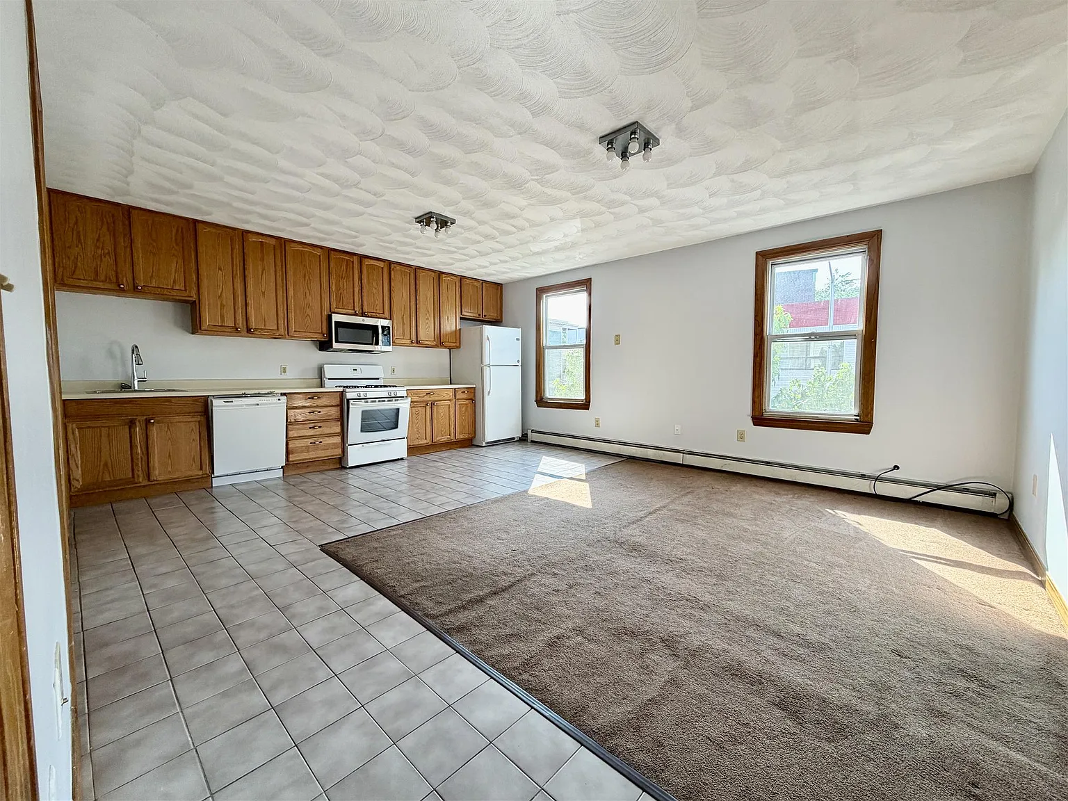 2 bed, 850 sqft, $2,700 — Photo 3