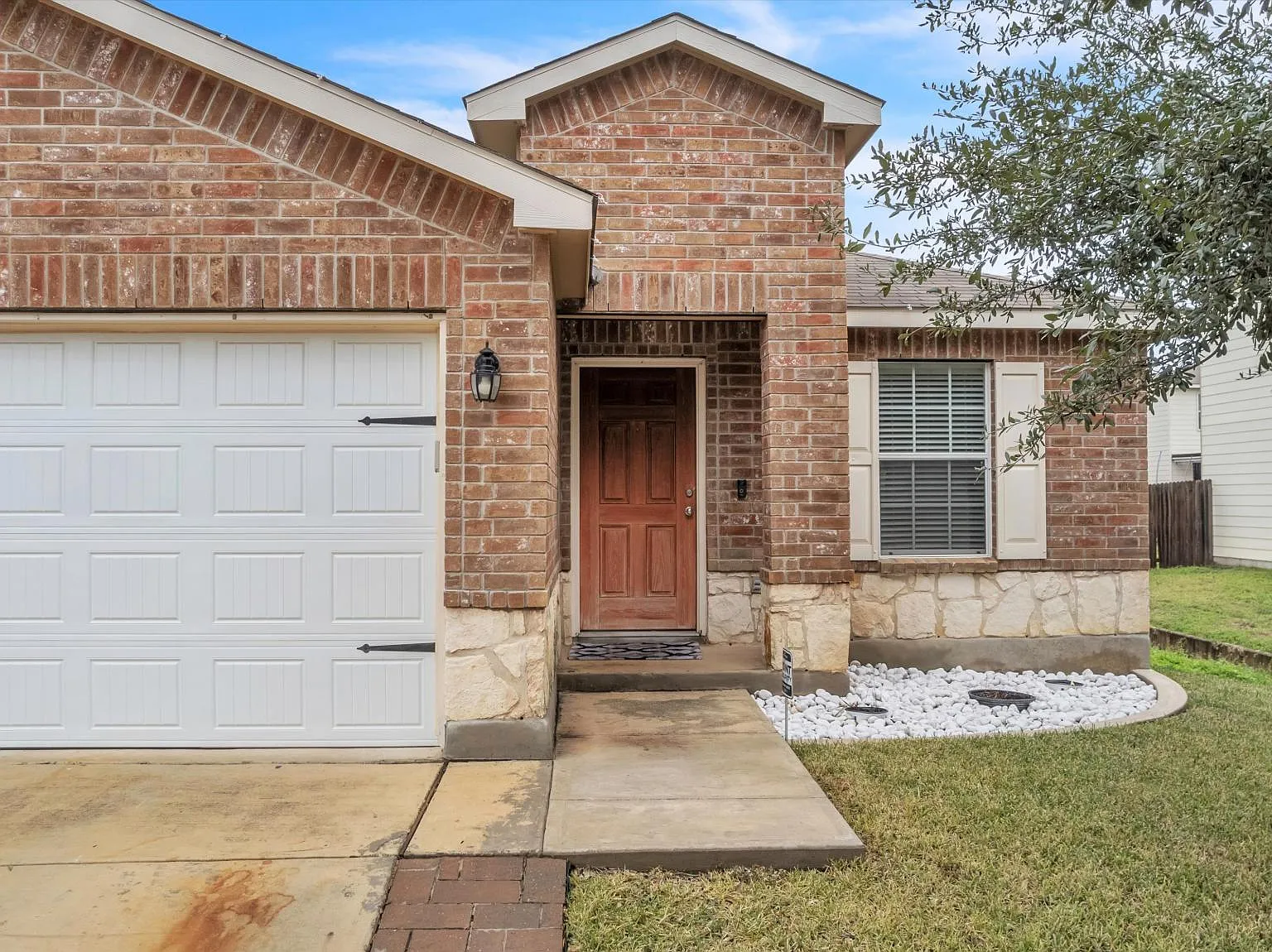 3 bed, 1695 sqft, $1,750 — Photo 2