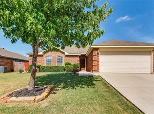 337 Vista Way Dr, Saginaw, TX 76179