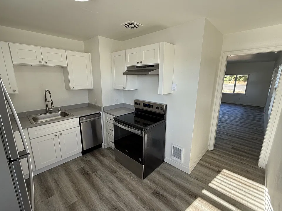 1221 2nd Streetwebster Apartments