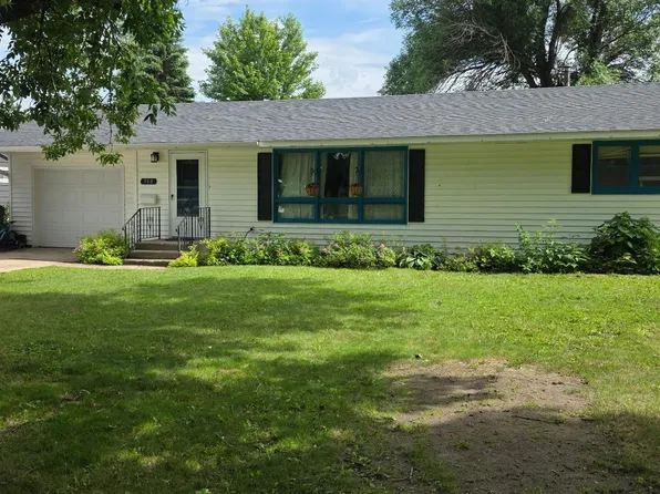 908 Westwood Dr SW, Alexandria, MN 56308