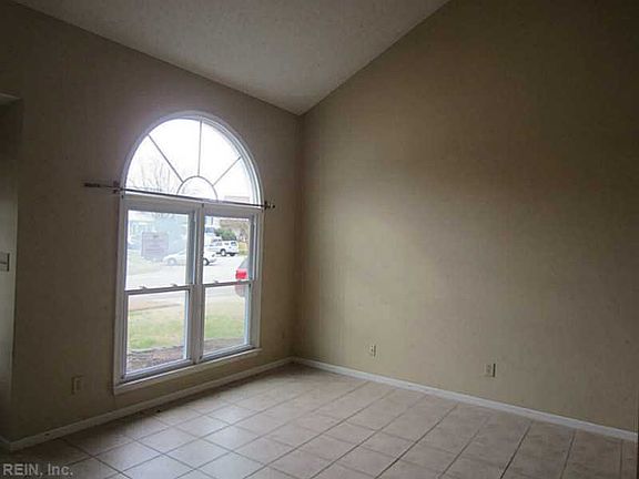 4th image of 5741 Glen View Dr