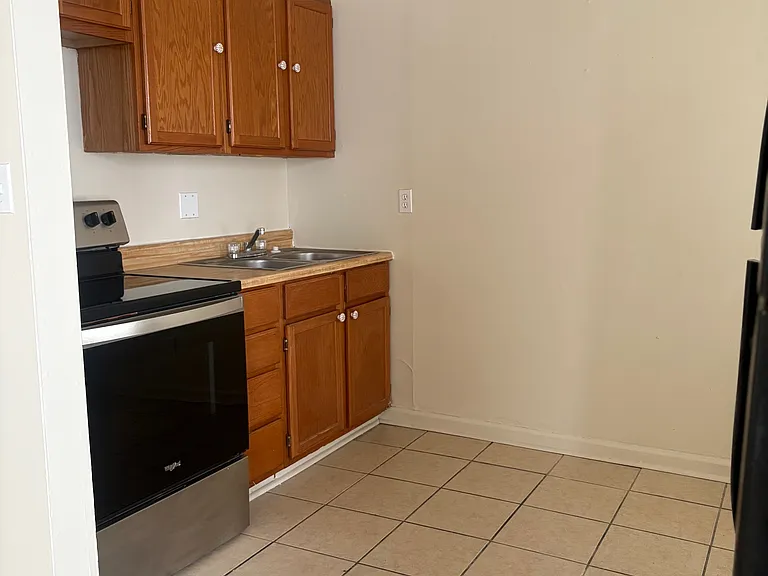49 W Markison Ave #B — Photo 10