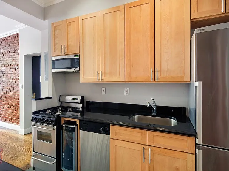 334 E 6th St #1A — Photo 7
