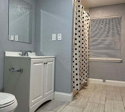 4th image of 434 Goodall Ave #B