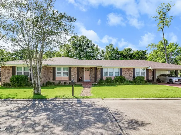 111 Live Oak Dr, New Iberia, LA 70563