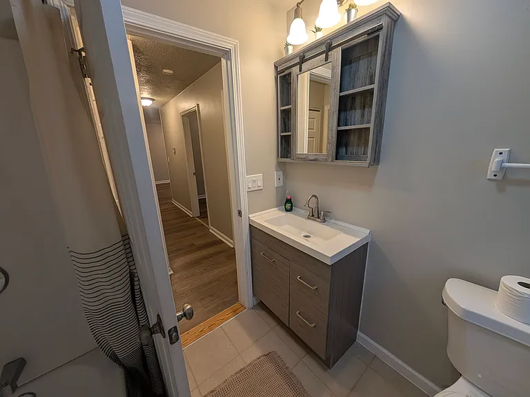 799 Gates Ave — Photo 17