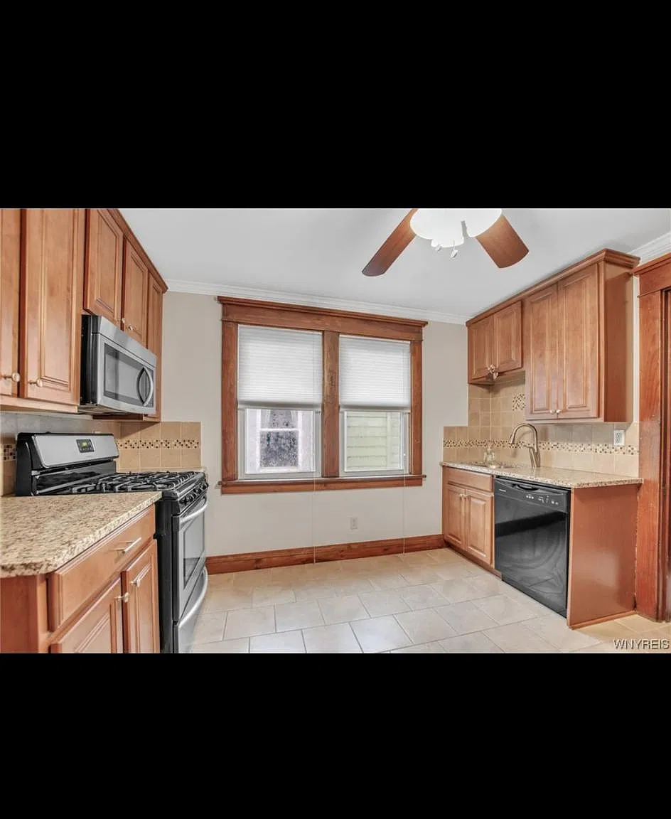 2 bed, 2402 sqft, $1,700 — Photo 4