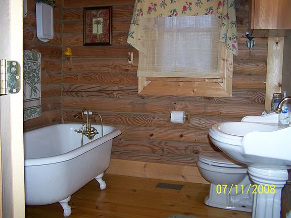 Bathrm-Shower behind door