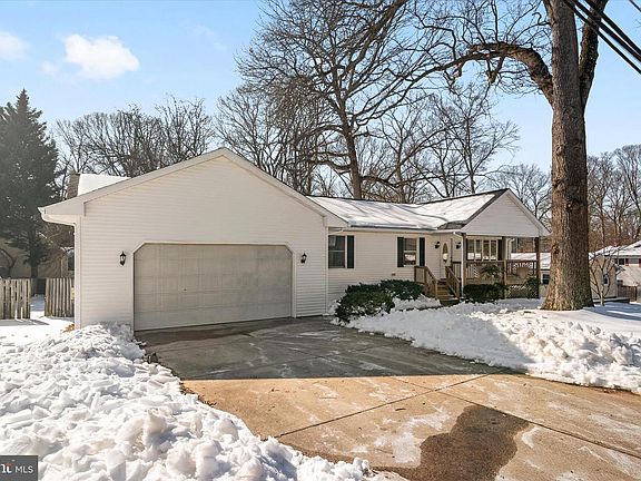 2nd image of 1123 Oak View Dr