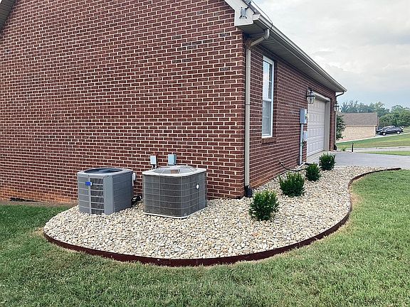 4th image of 1941 Emma Ln