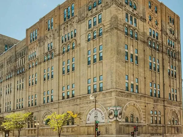 270 E Highland Ave, Milwaukee, WI
