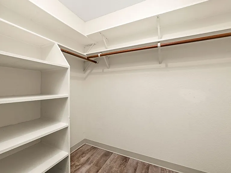 Drake Apartments — Photo 17