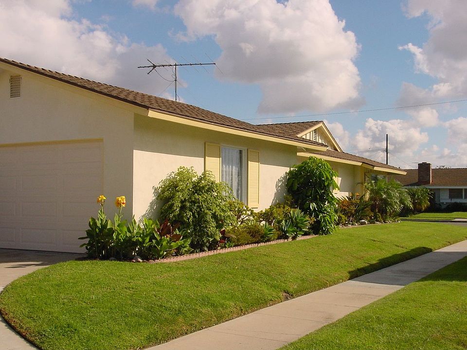 2nd image of 16717 Evergreen Cir