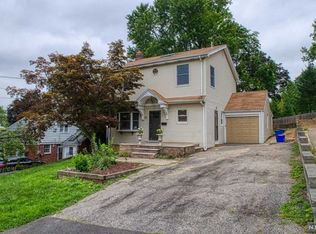 57 Crest Dr N, Cresskill, NJ 07626