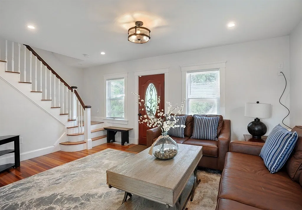 2 bed, 1.0 bath, 960 sqft, $4,000 — Photo 3