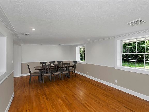 4th image of 17 Congamond Rd