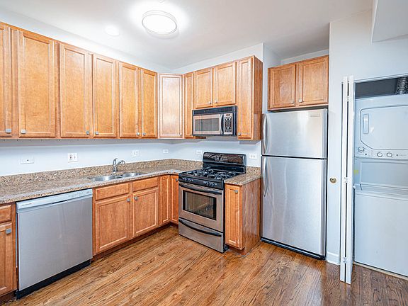 2nd image of 4102 N Hamlin Ave APT 1