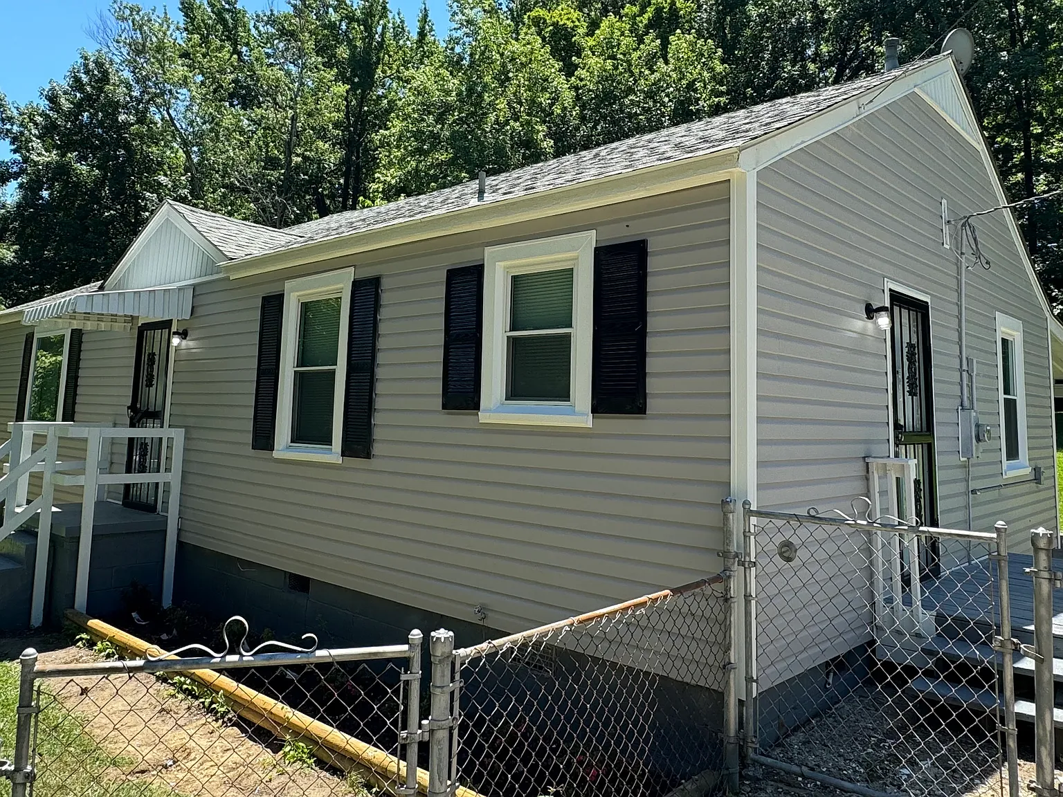 Coming Soon! Beautiful 3 bedroom, 1 bathroom home for rent — Photo 3