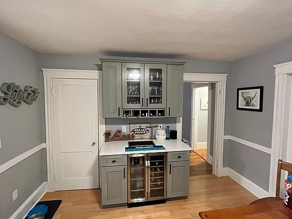 Built in dry dry bar