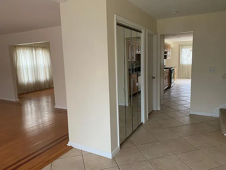 18 W Stevenson Dr — Photo 4