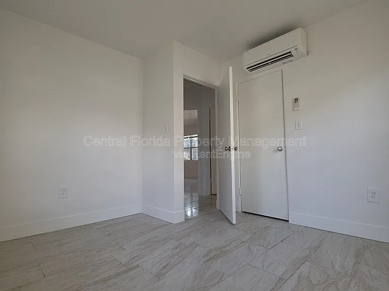 1010 E Central Blvd — Photo 17