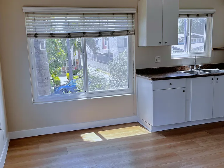 1904 Gardena Ave #7 — Photo 2