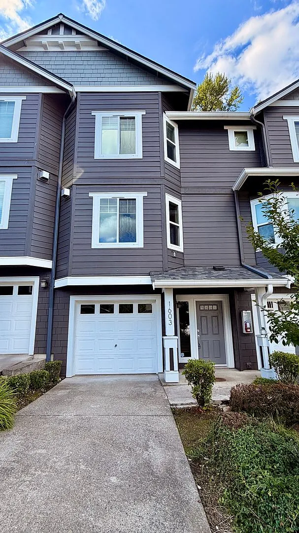 Spacious 2 Bed 2.5 Bath Lakemont Townhome with Greenbelt Views. — Photo 2