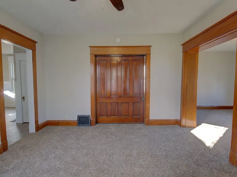 514 S Clark St — Photo 13
