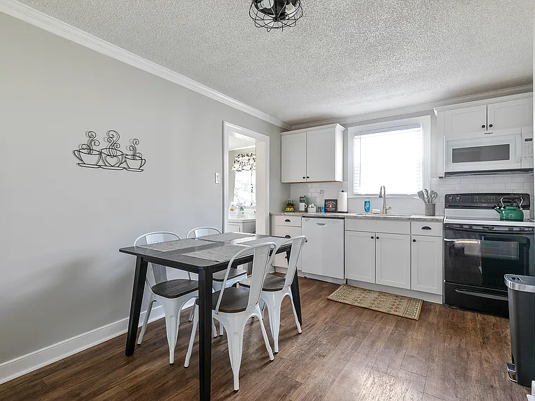 304 Sunset Cir — Photo 13