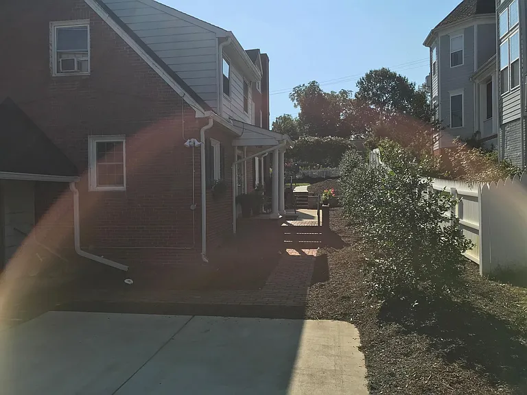 601 Pitt St — Photo 2
