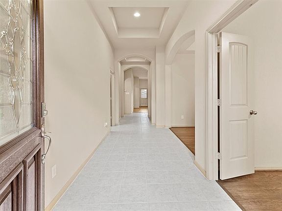 3rd image of 4410 Fenetre Forest Ln