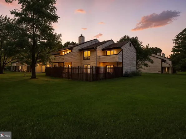 9 E Daisy Ln #A, Mount Laurel, NJ 08054