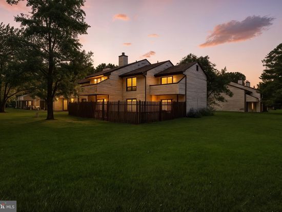 9 E Daisy Ln #A, Mount Laurel, NJ 08054
