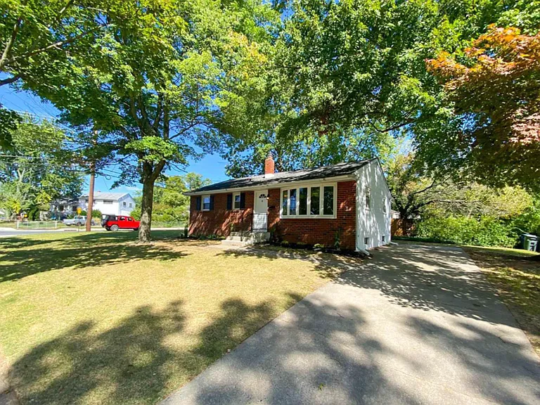 622 Fairmount Dr — Photo 2