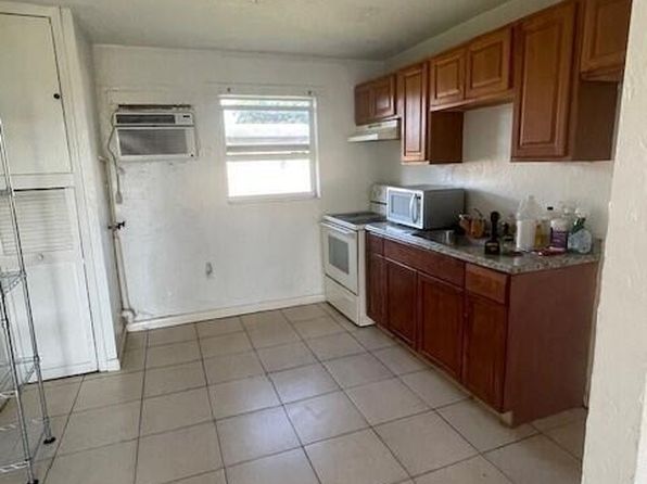 680 SW 6th St APT 1