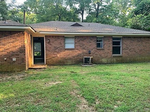 2nd image of 204 Rosemary Ln