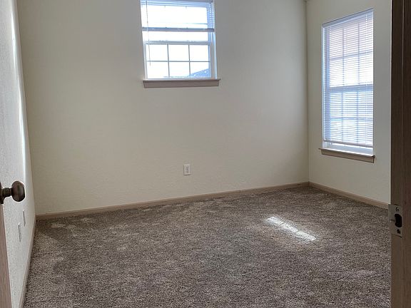 4th image of 4602 Willow Ave #4602