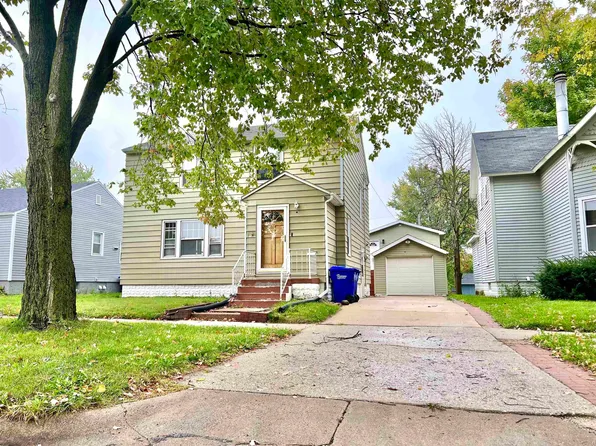 823 1st Ave NE, Oelwein, IA 50662