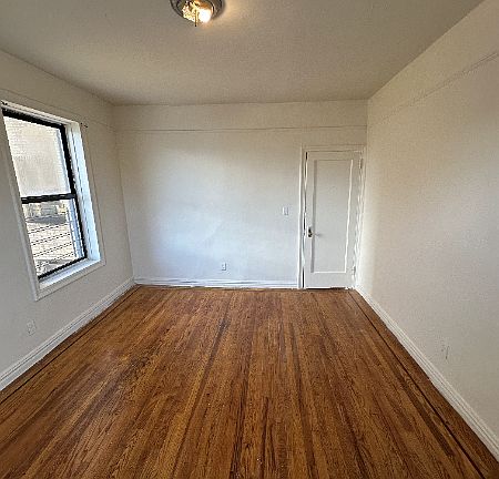 2nd image of 3560 Olinville Ave APT 4G