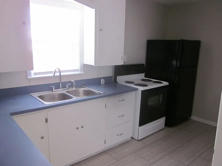 922 S Austin St — Photo 4