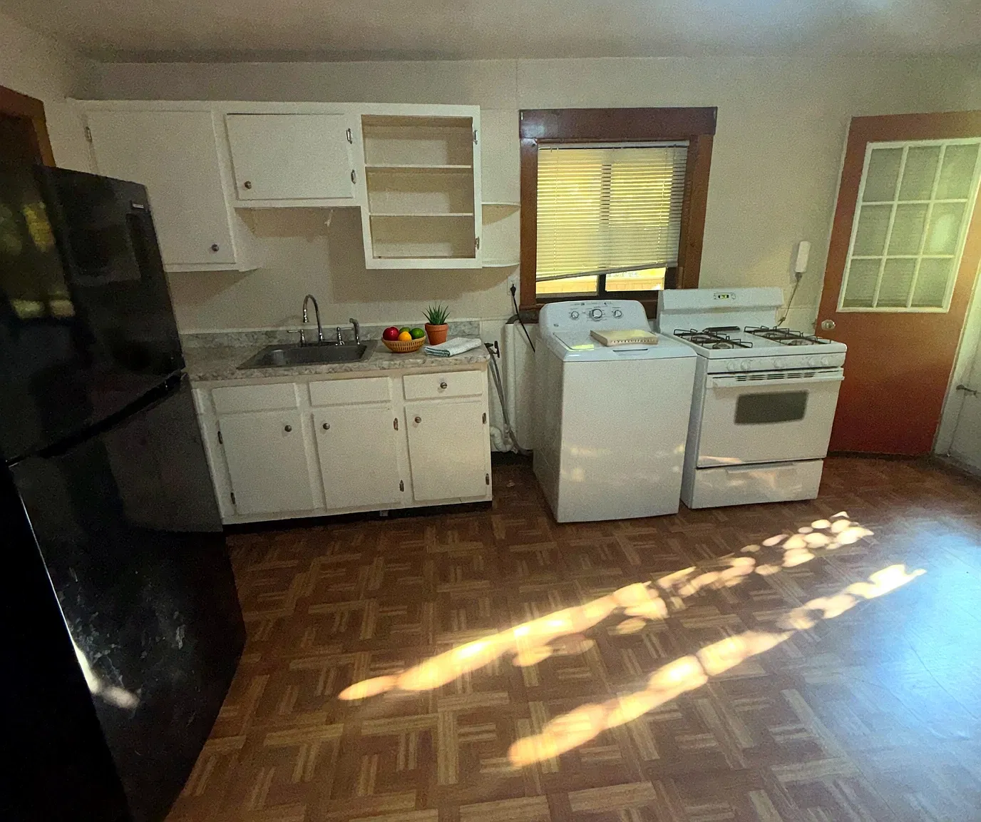 2 bed, 900 sqft, $2,000 — Photo 1