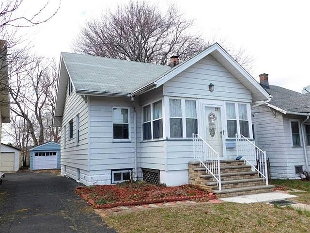 2nd image of 27 Lavergne St