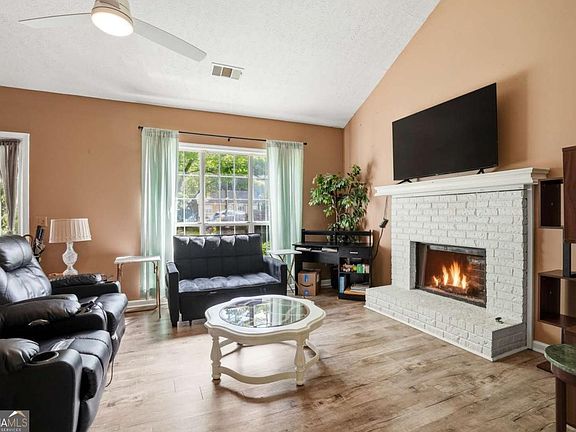3rd image of 75 Spring Ridge Dr