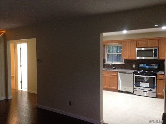 3rd image of 211 Parkway Blvd