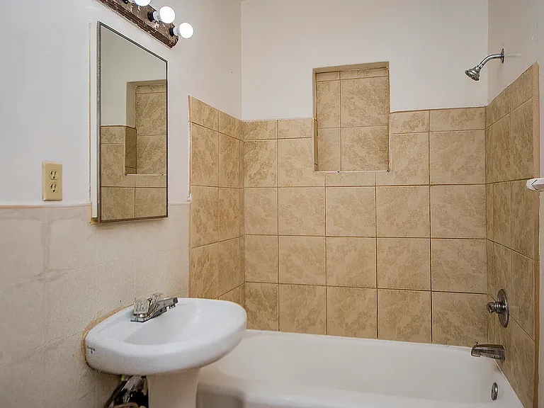 1714 E Grant Rd — Photo 12