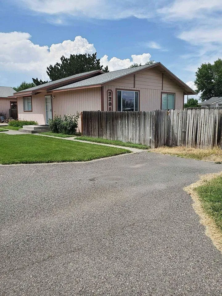 2208 Road 32 photo 1