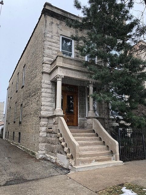 1st image of 2417 N Sawyer Ave #1
