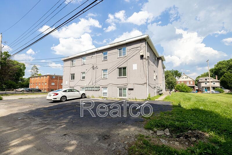 1st image of 1581 E Mound St APT 1B
