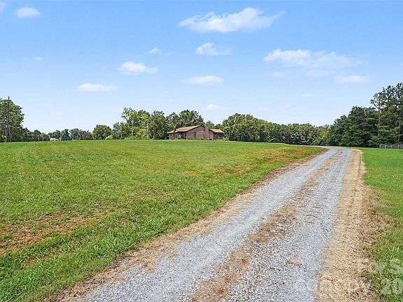 3rd image of 658 Hicks Hill Rd